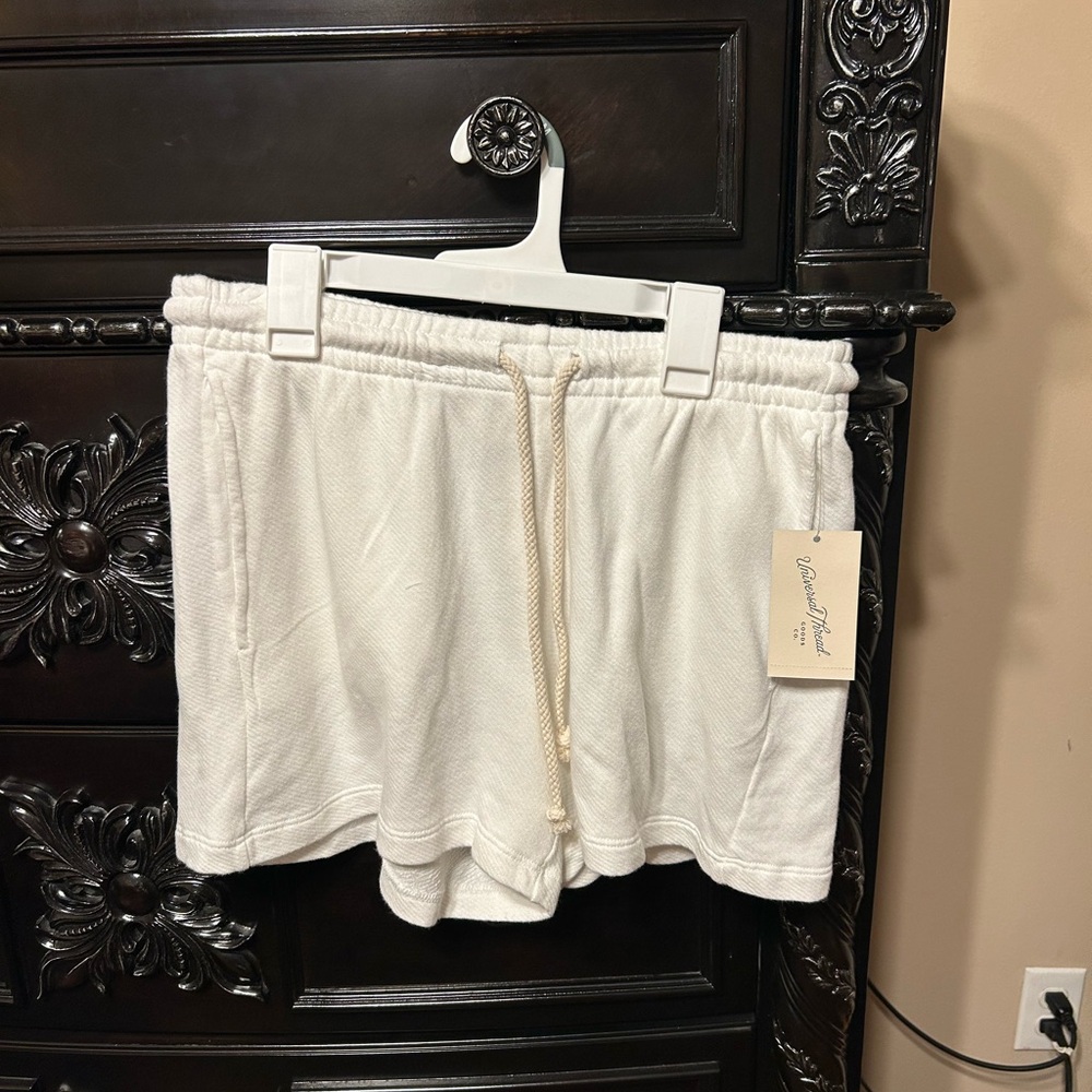 Universal Threads good co White Drawstring Women Shorts